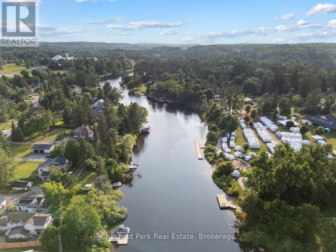 9 STORMONT COURT, Muskoka River