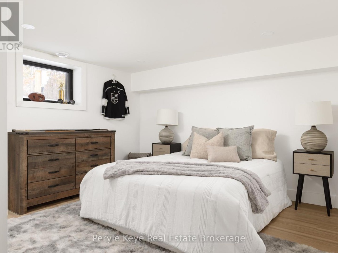 1290 CEDAR LANE, Bracebridge (Macaulay)