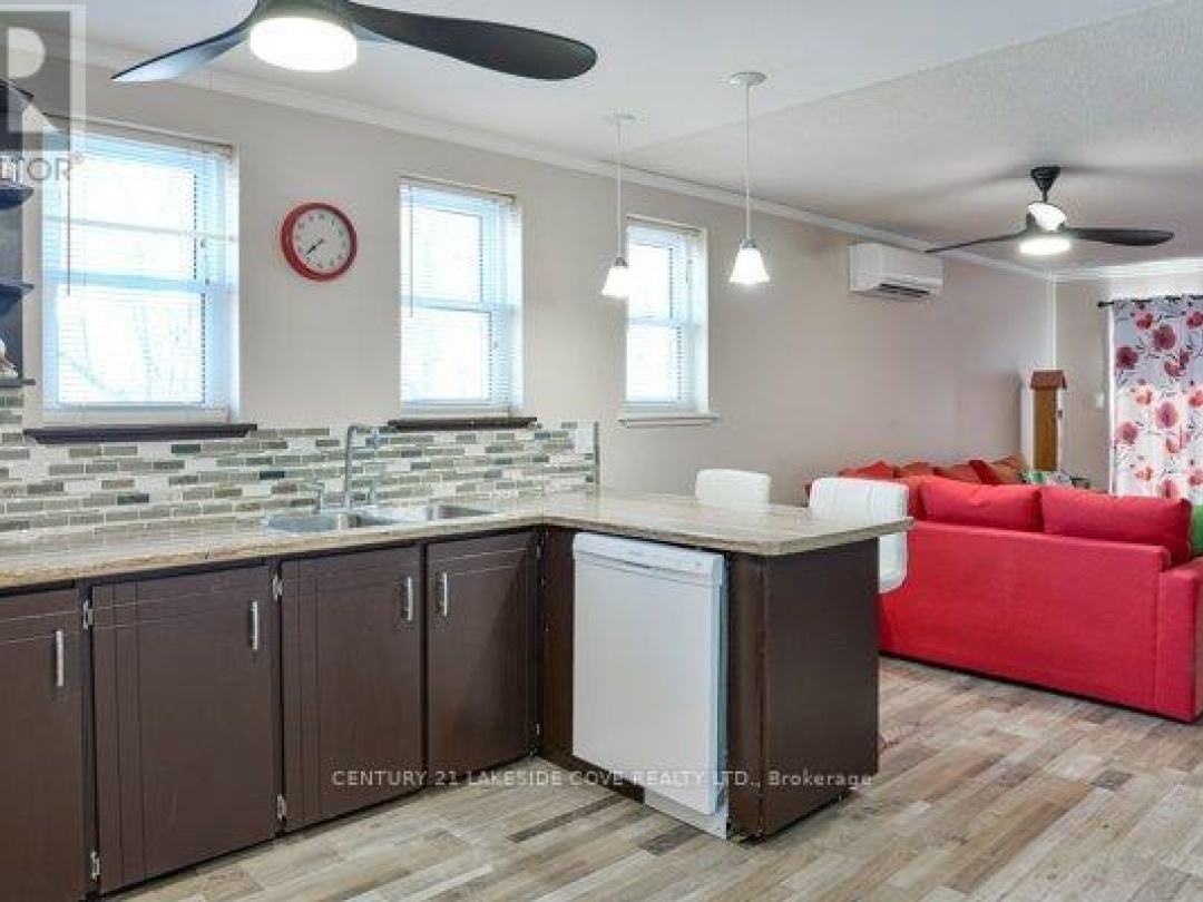 UNIT 27 - 1 PARADISE BOULEVARD S, 