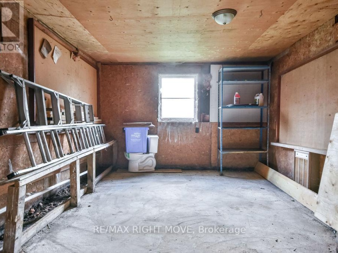 1467 CUNNINGHAM CRESCENT, 