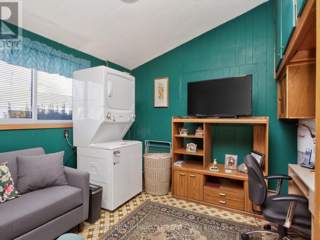 12 NORTH BAYOU ROAD, Sturgeon Lake
