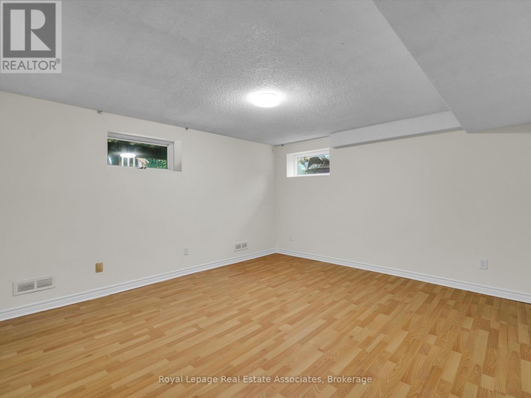 16 - 1581 HIDDEN VALLEY ROAD, 