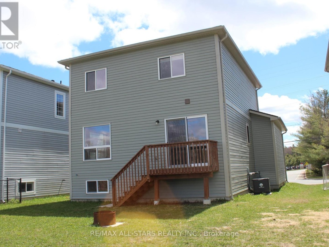 81 DOUGLAS DRIVE, Bracebridge (Macaulay)