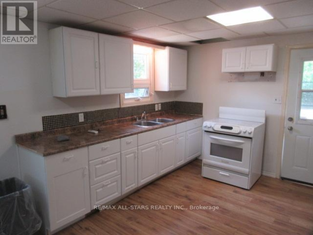 83 KING STREET W, 