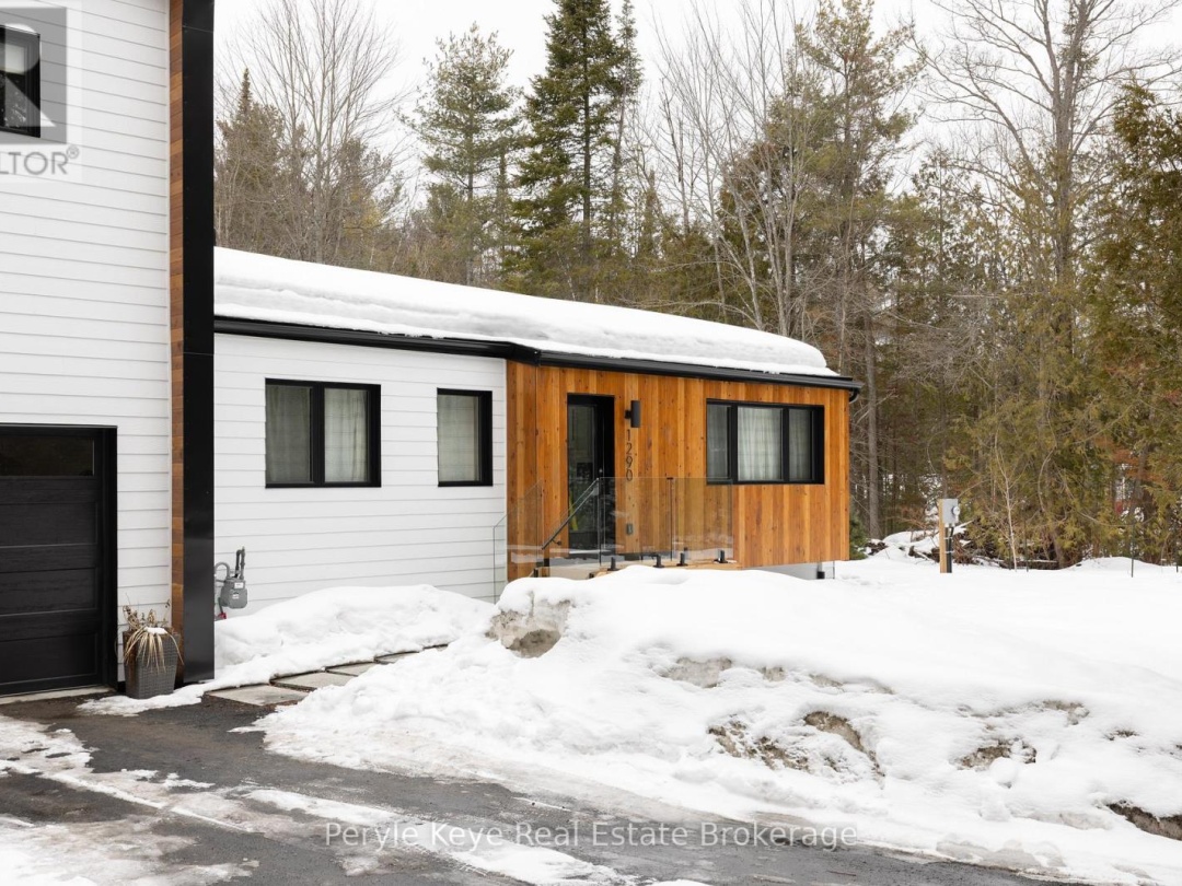 1290 CEDAR LANE, Bracebridge (Macaulay)