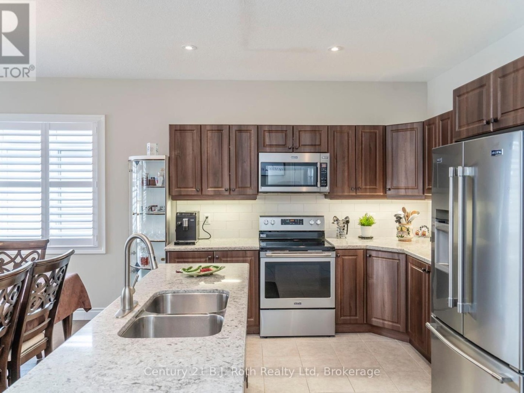 4 CHARLIE RAWSON BOULEVARD, Tay (Victoria Harbour)