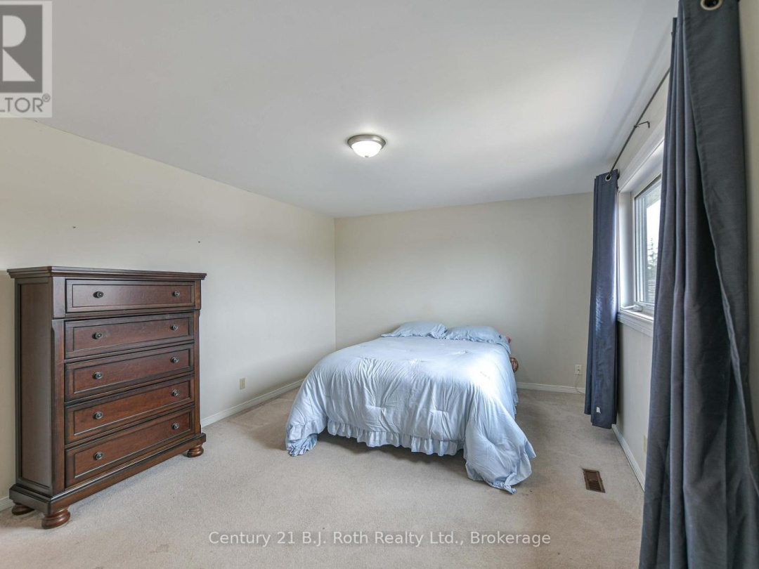 8 CARMICHAEL COURT, Orillia