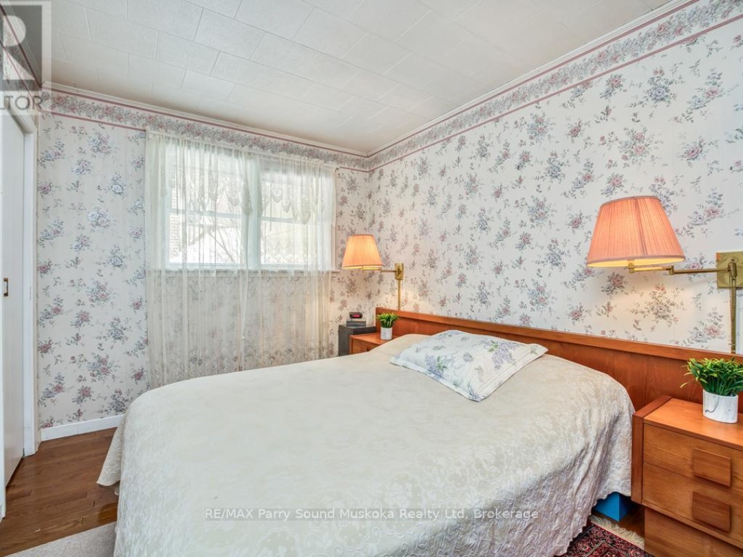 2 LAIRD DRIVE, Parry Sound
