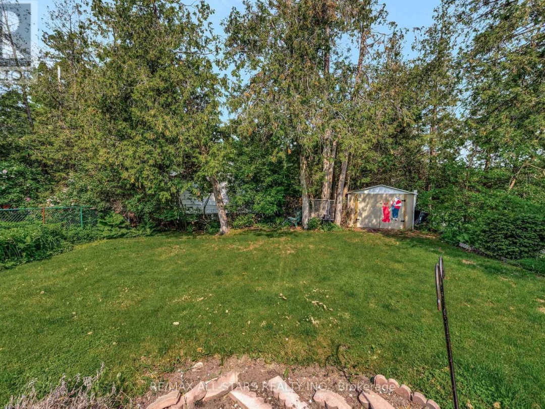 14 WYCHWOOD DRIVE E, Sturgeon Lake