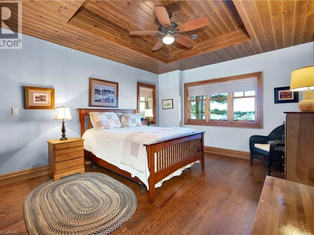 990 HASKETT'S Drive, Six Mile Lake
