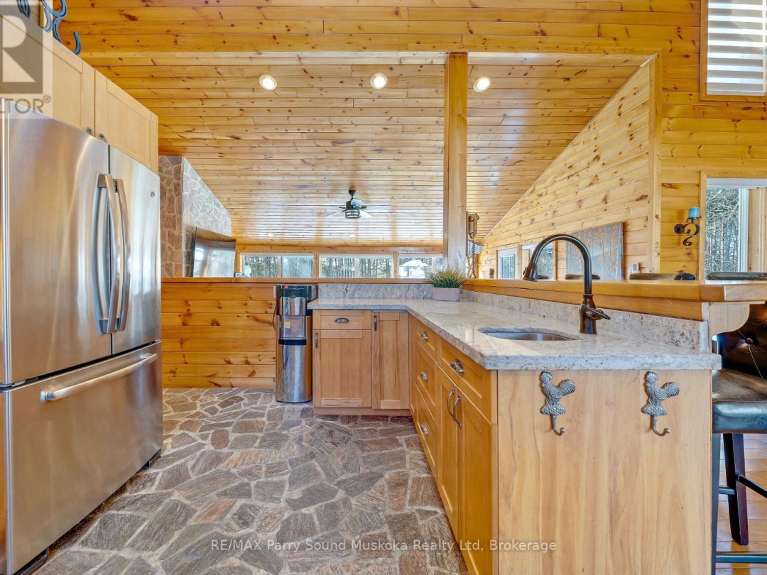 587 CENTRE ROAD, Manitouwabing Lake