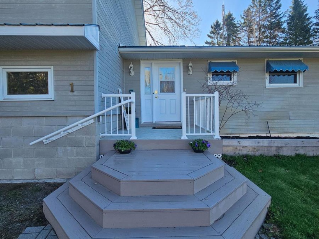 1 BEATRICE DRIVE, Sturgeon Lake