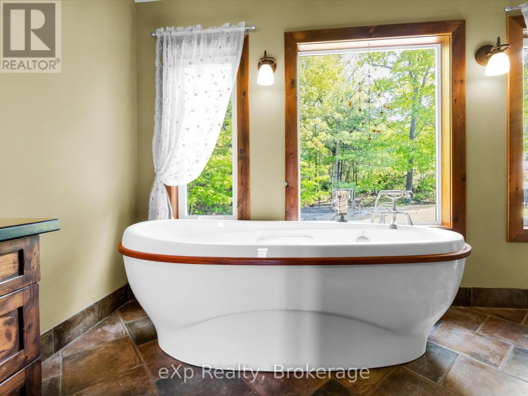 6646 1040LITTLEBEAUSOLEIL ISLAND, Georgian Bay