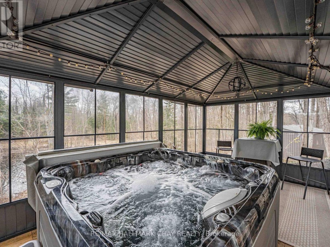 3285 ROCKCLIFFE COURT, Gloucester Pool