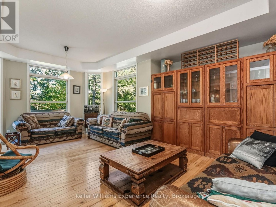 19 HURON TRAIL, Six Mile Lake