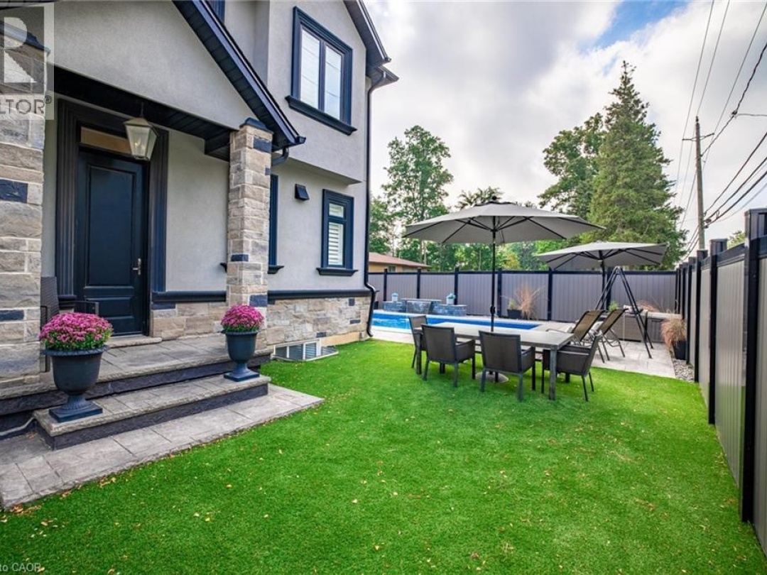 4 LOCKMAN Drive, Ancaster
