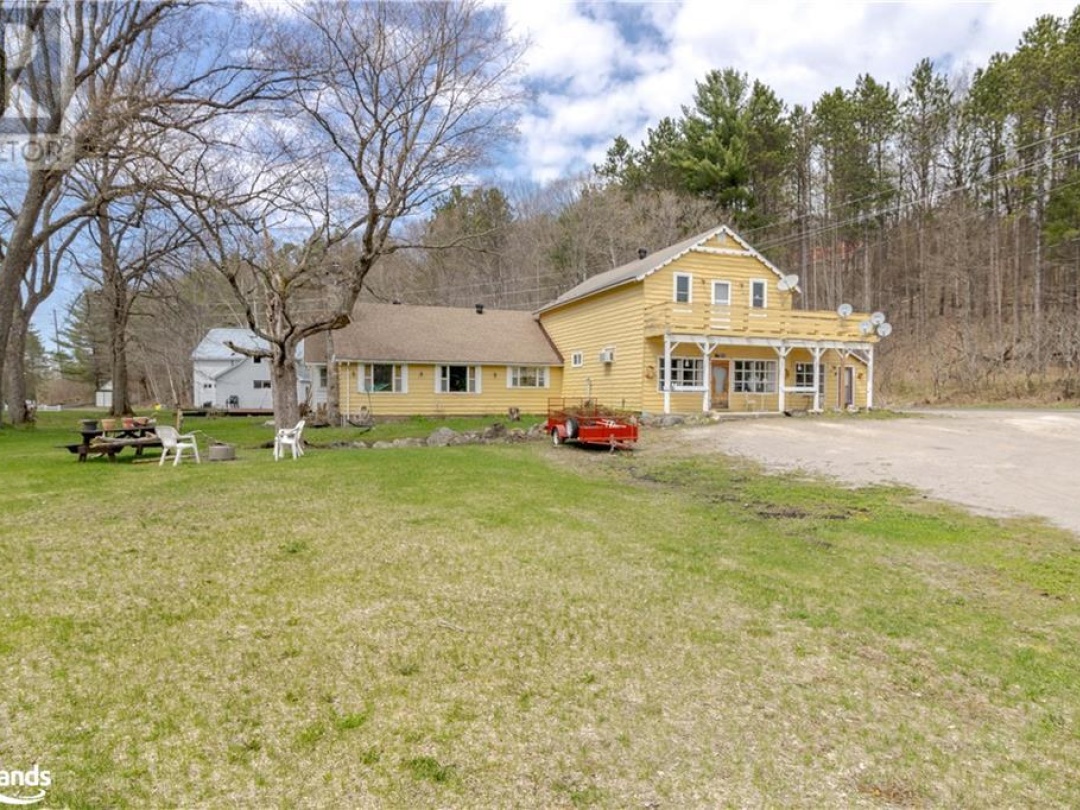 9271 Highway 118, Minden Hills