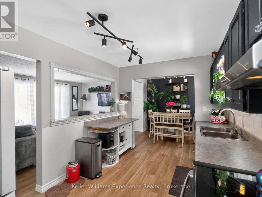 229 MOUNTAIN AVENUE, Tay (Waubaushene)