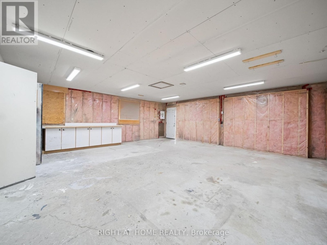 138 SIMCOE STREET, 