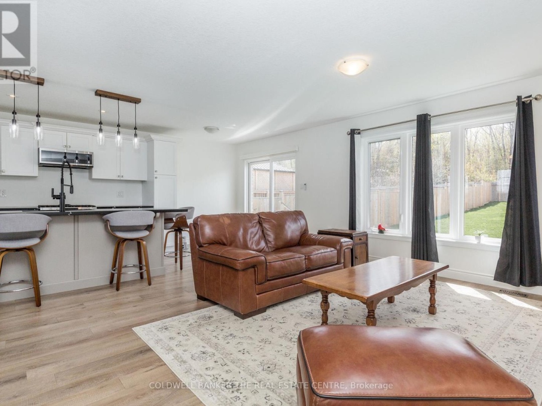 41 HUNTER AVENUE, Tay (Victoria Harbour)