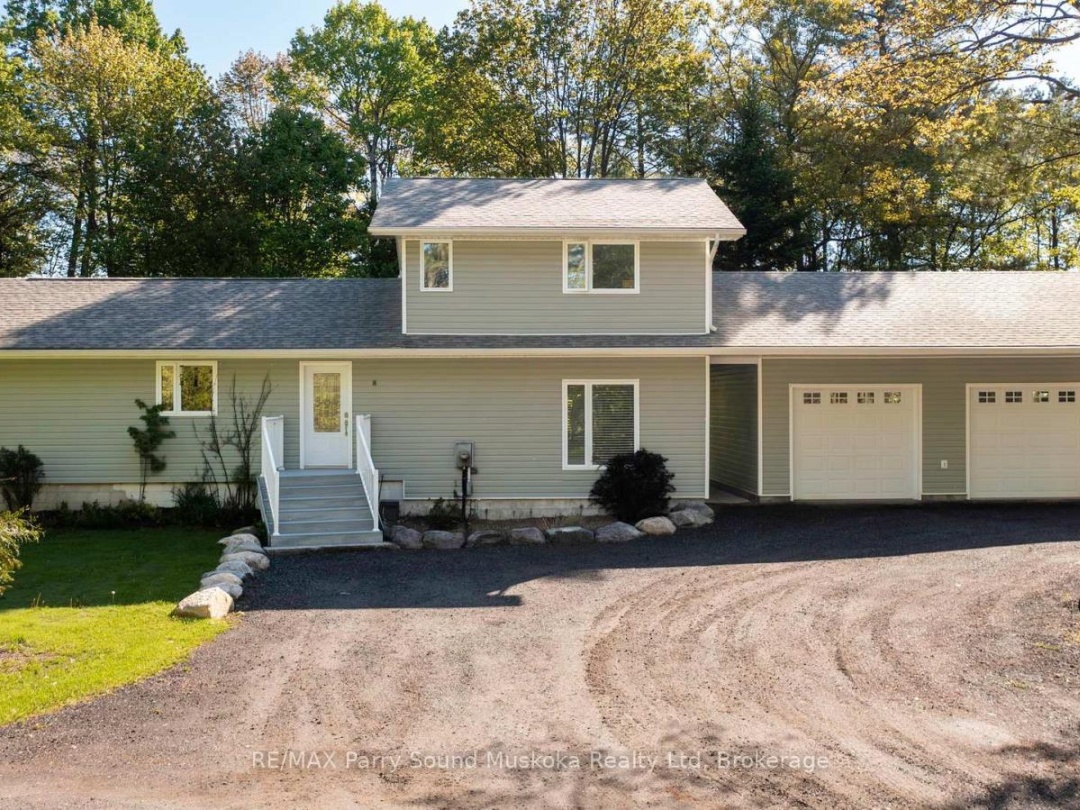 8 PINERIDGE DRIVE, McDougall