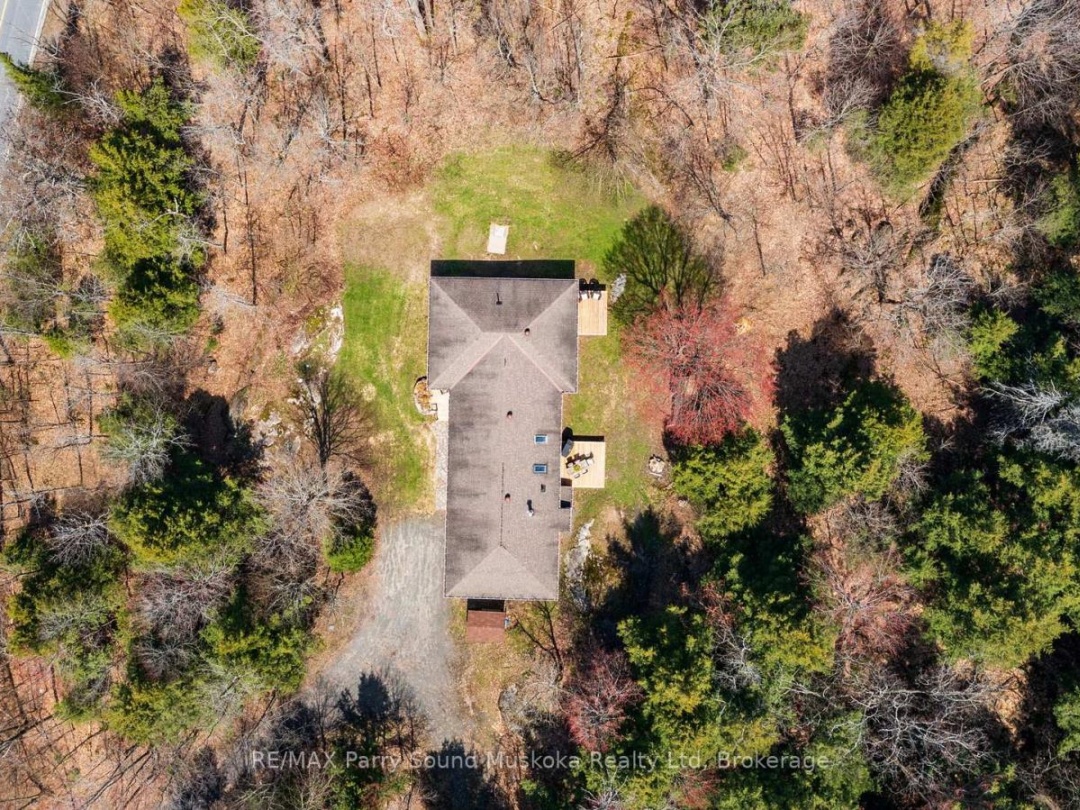 31 LAKE FOREST DRIVE, McDougall