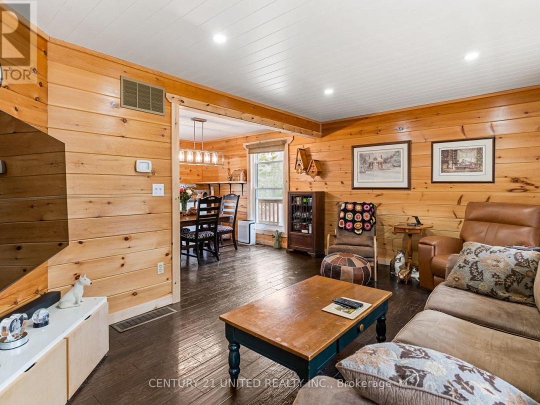 1001 ENGLISH CIRCLE, Tamarack Lake