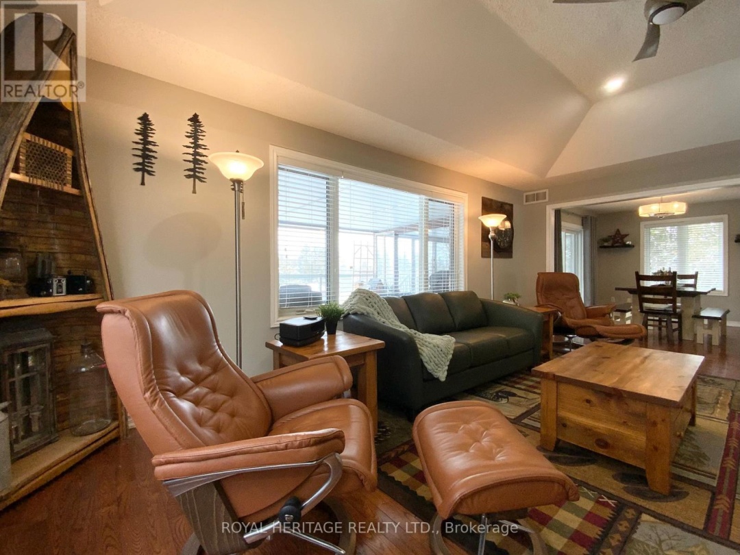 205 PIRATES GLEN DRIVE, Pigeon Lake