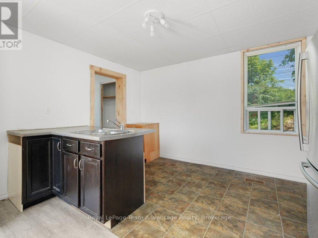 76 BOWES STREET, Parry Sound