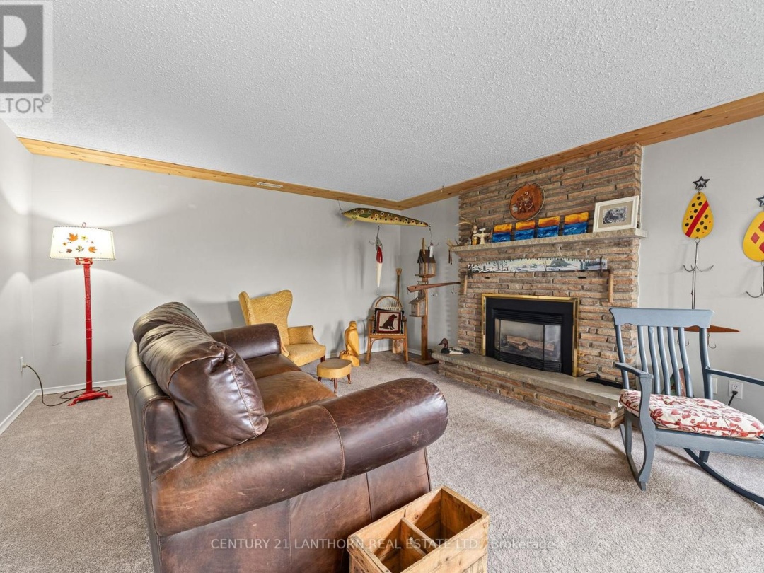 456 OLD SURREY LANE, Pigeon Lake