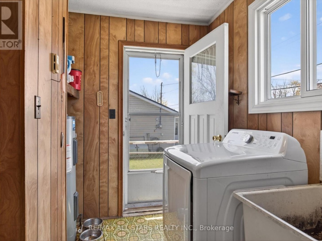 38 ELLIOT STREET, Kawartha Lakes (Fenelon Falls)