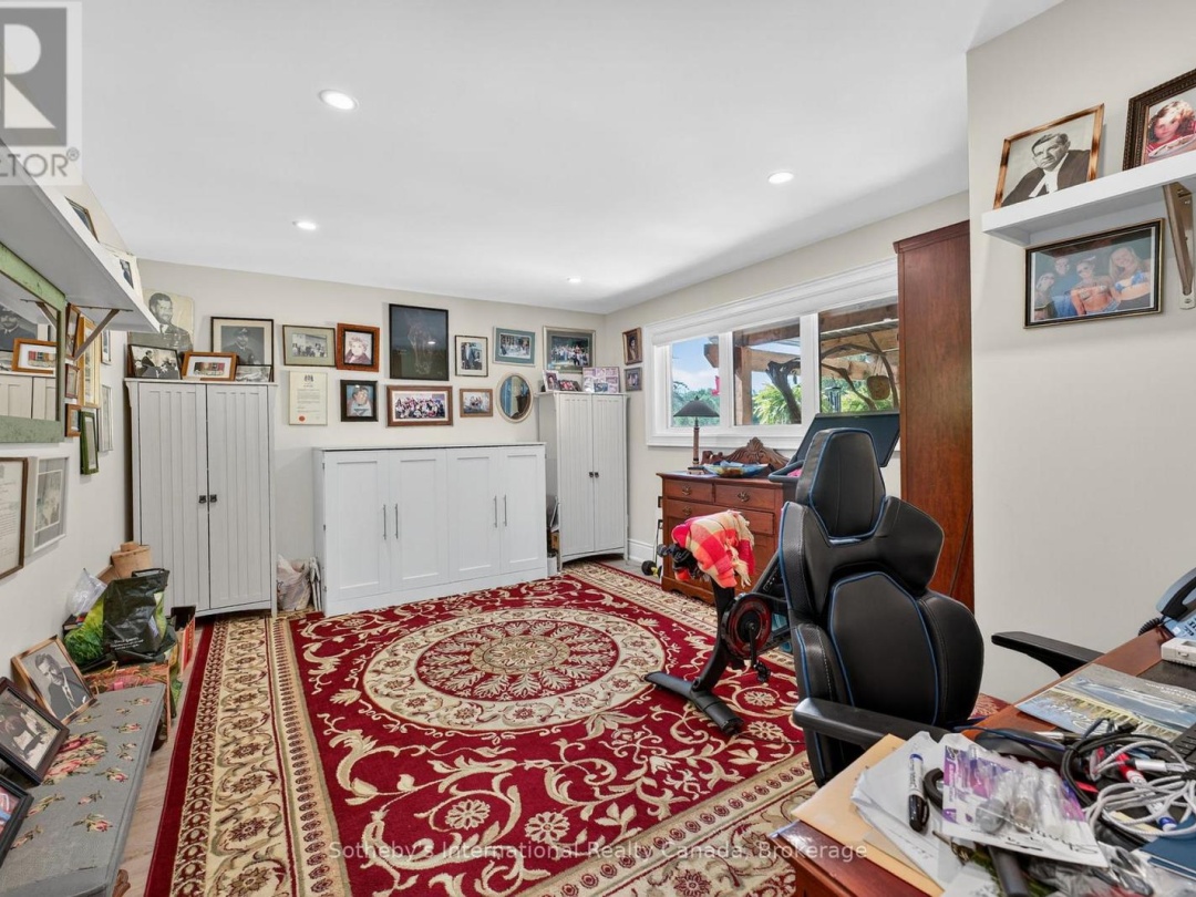 1082 BEAUMONT FARM ROAD, Muskoka River