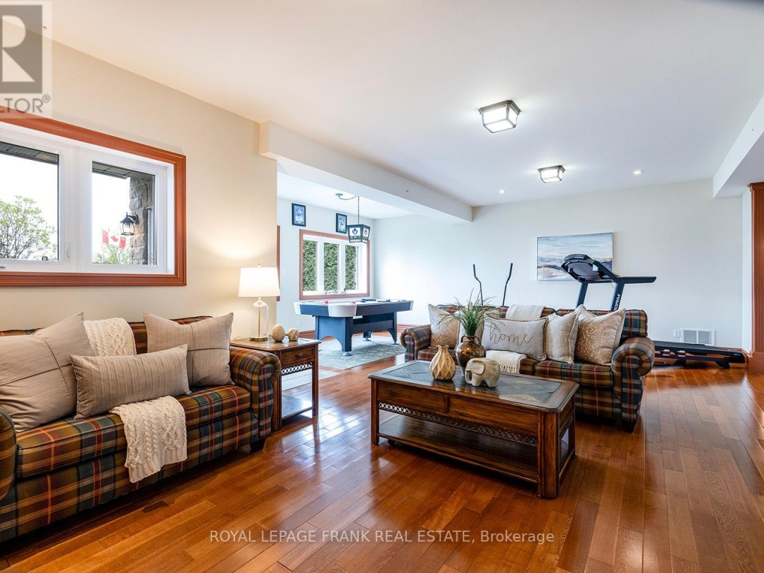24 GILSON POINT PLACE, 