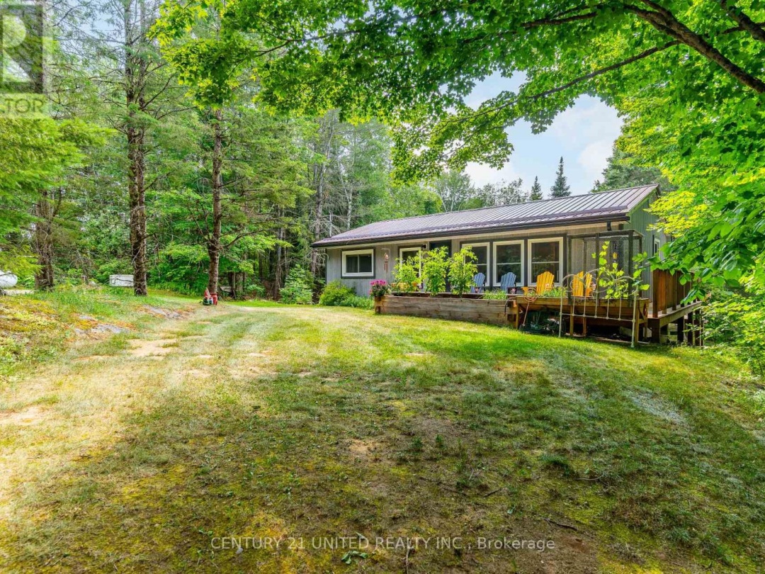 1001 ENGLISH CIRCLE, Tamarack Lake