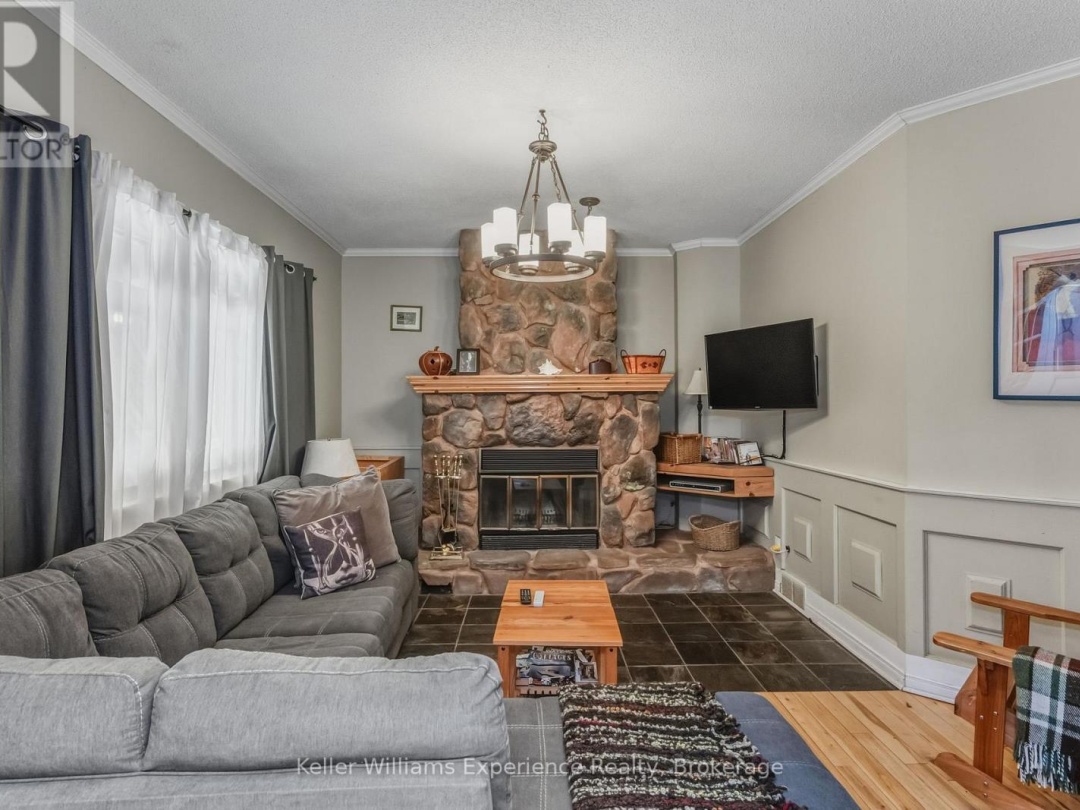 19 HURON TRAIL, Six Mile Lake