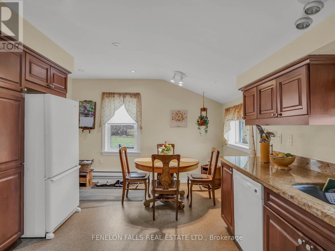 12 NORTH STREET, Kawartha Lakes (Fenelon Falls)