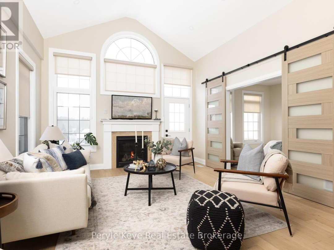 2 LEEDS COURT, Muskoka River