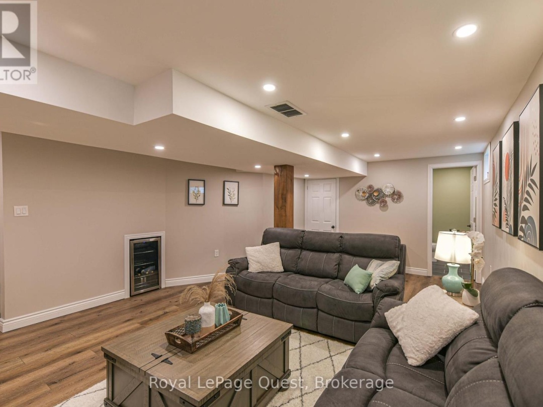 46 COURTNEY CRESCENT, 