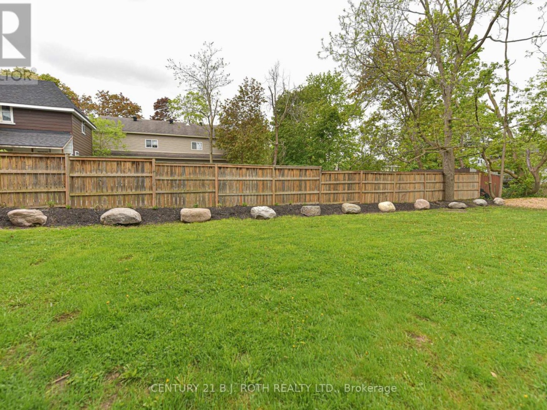 274 MISSISSAGA STREET W, 