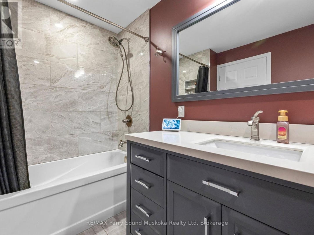 8 PINERIDGE DRIVE, McDougall