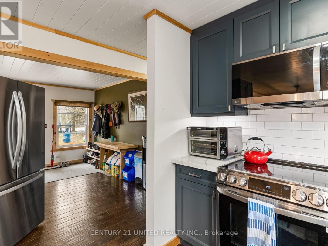 1001 ENGLISH CIRCLE, Tamarack Lake