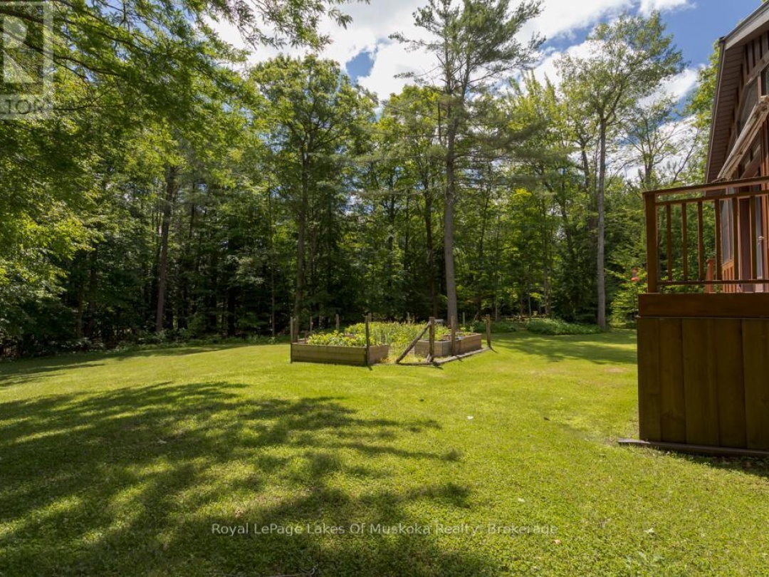 10 MUSKOKA PINES ROAD, 