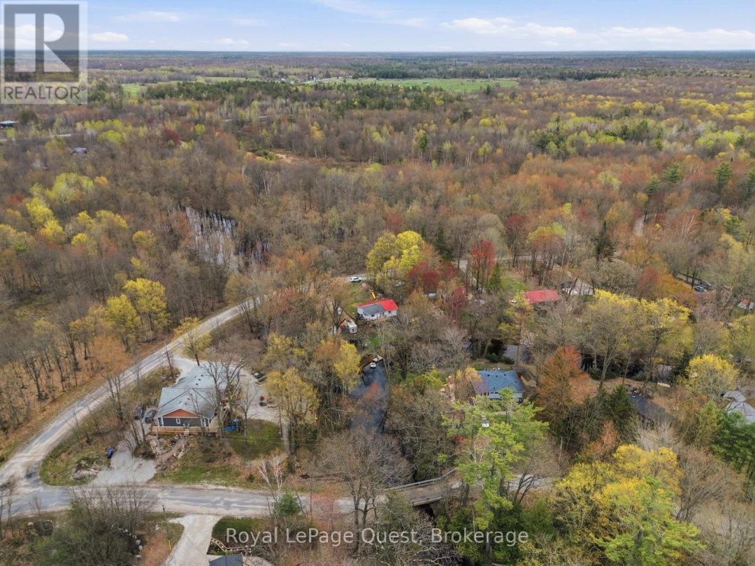 7476 ASH CRESCENT, Black River