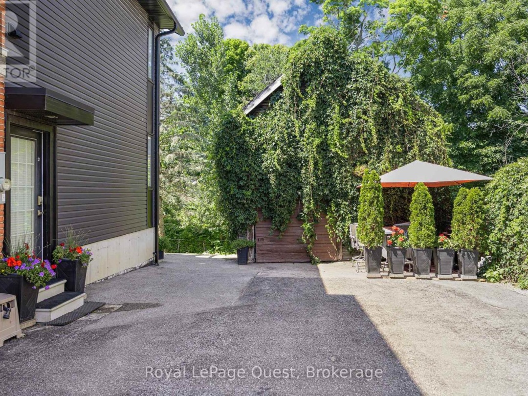 214 MISSISSAGA STREET W, 