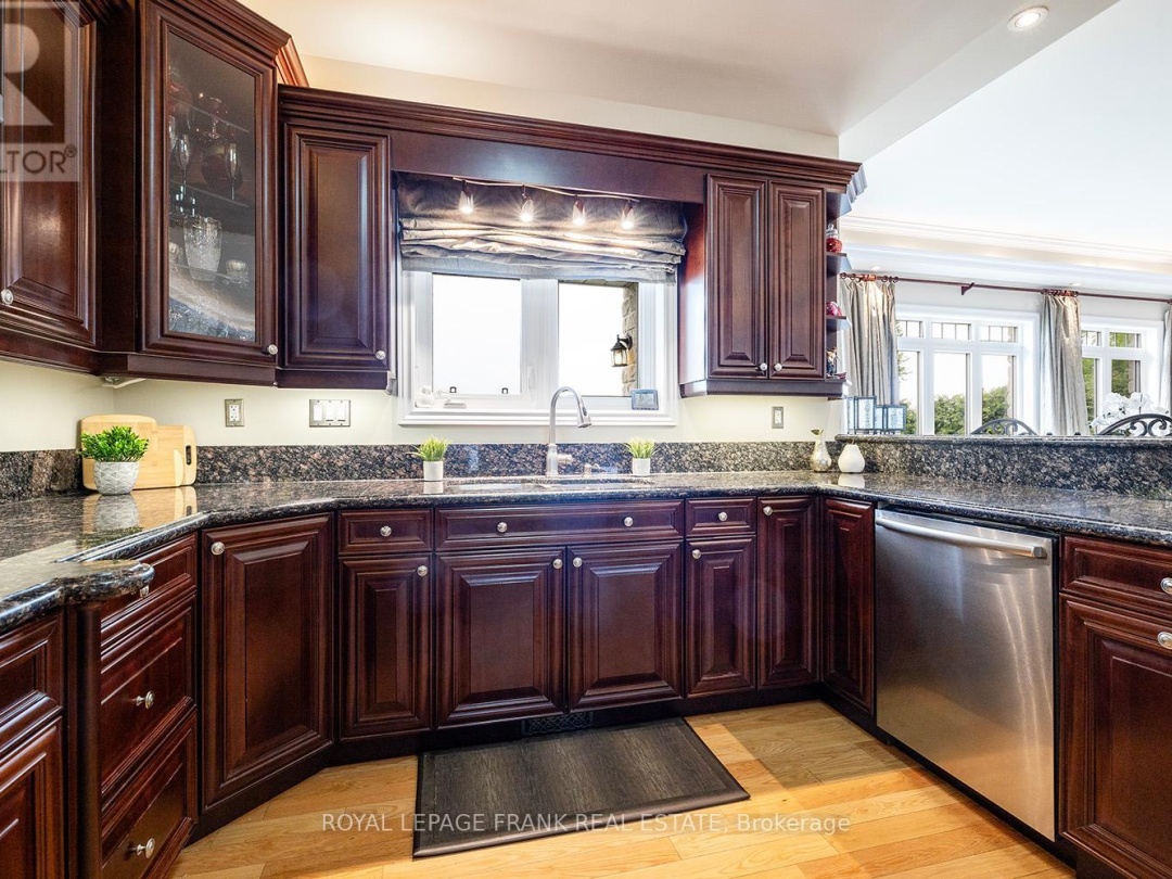 24 GILSON POINT PLACE, 