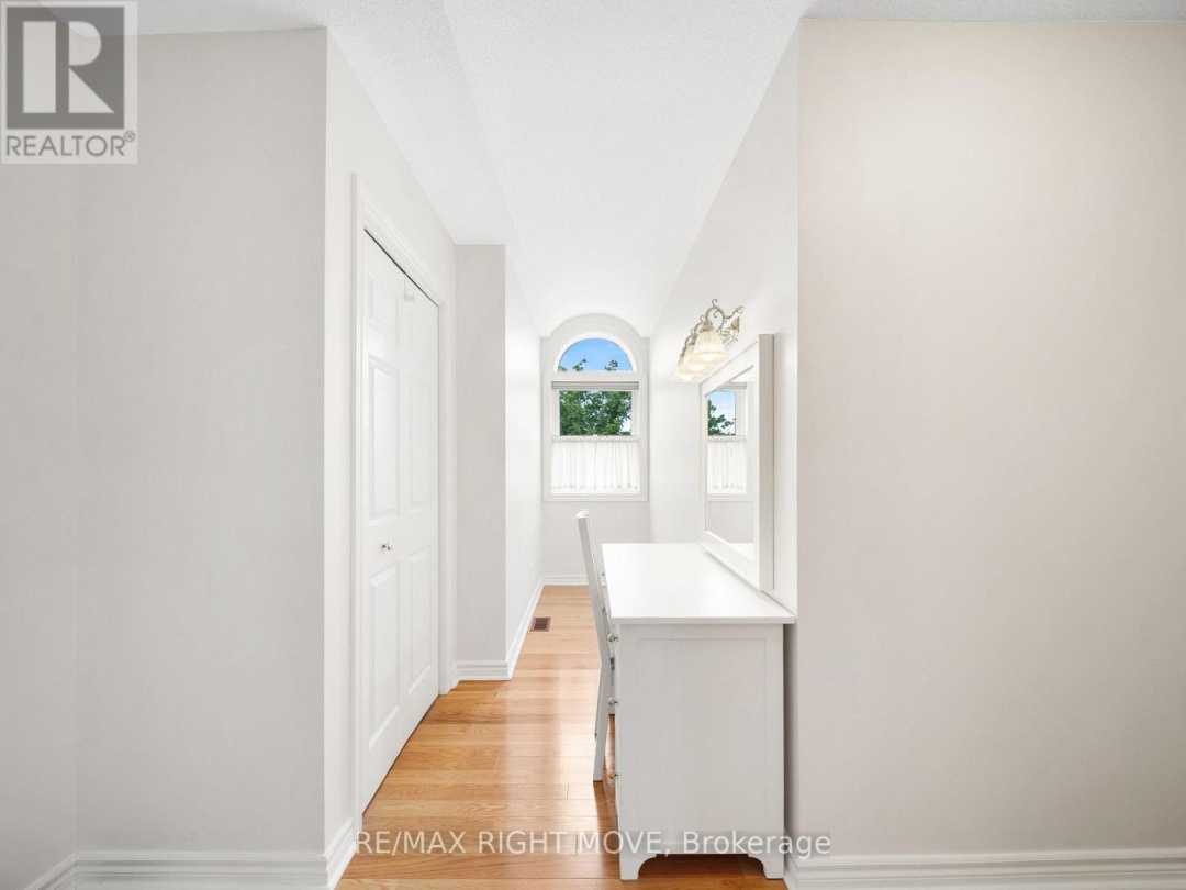 1998 VOYAGEUR CIRCLE, Severn