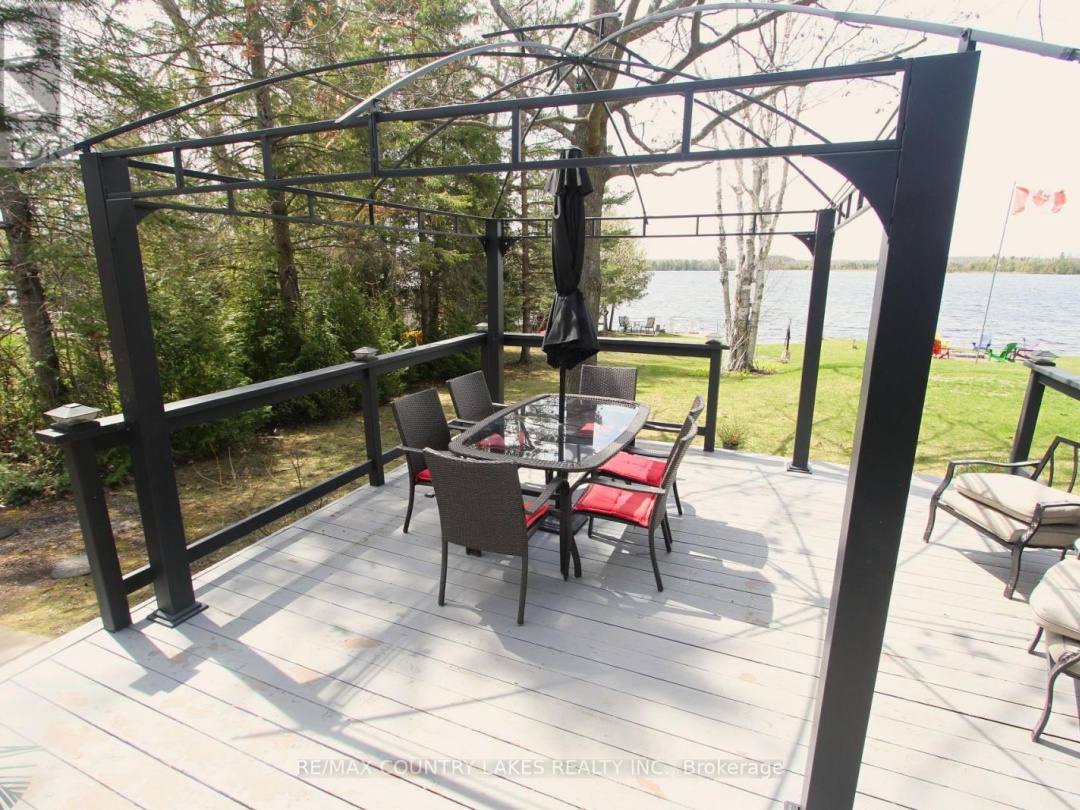 31 HILLCREST AVENUE, Mitchell Lake