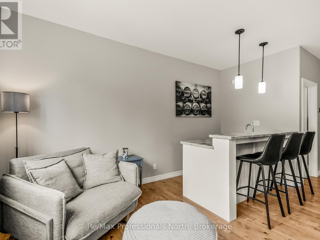 945 MUSKOKA BEACH ROAD, Gravenhurst (Muskoka (S))