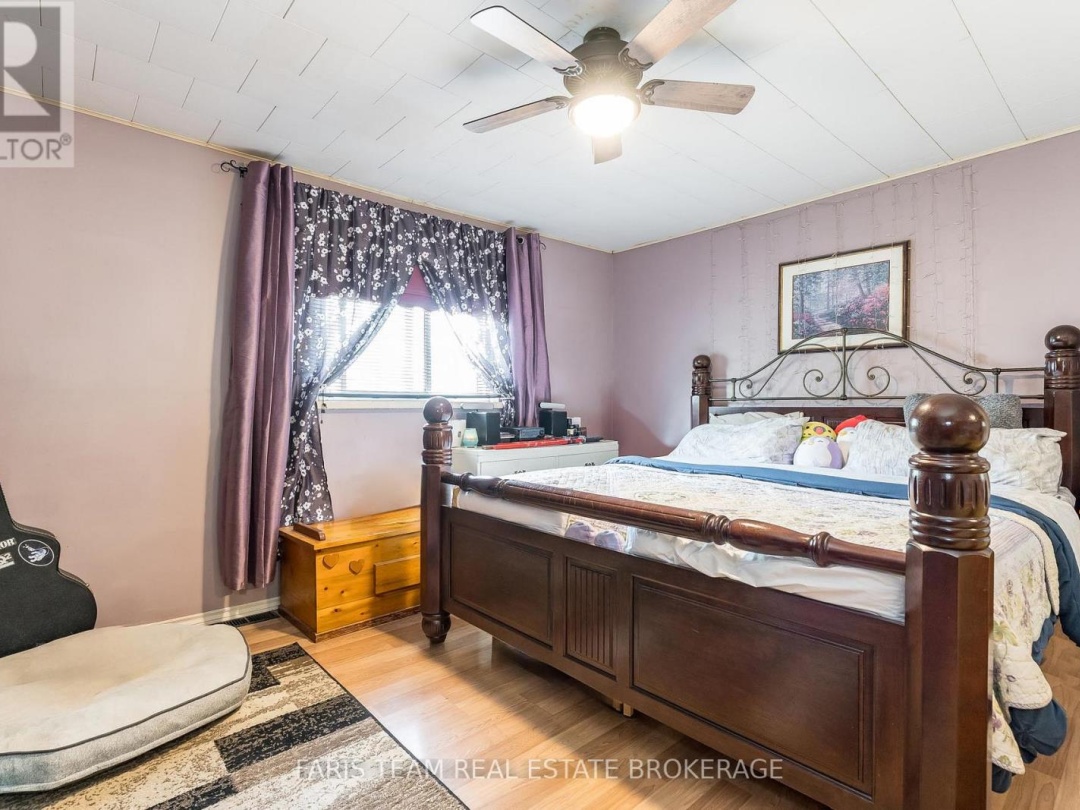 3425 CORONATION AVENUE, Severn (West Shore)