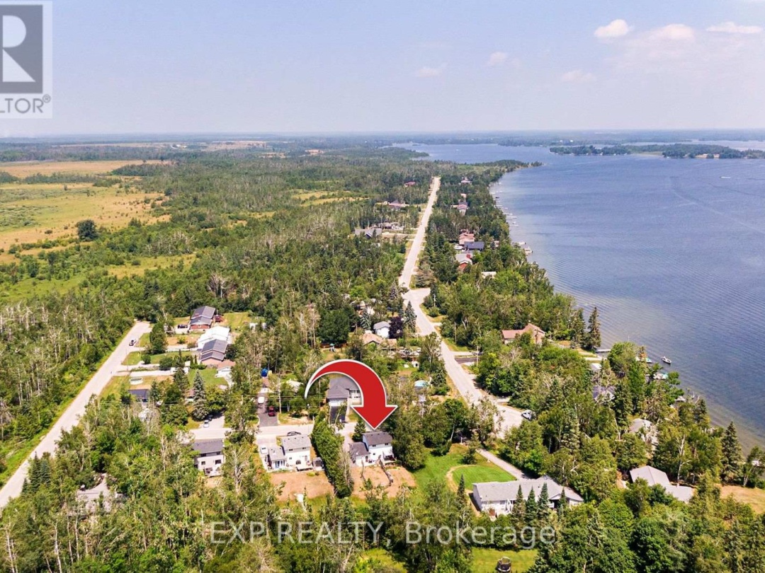8 PINEWOOD BOULEVARD, 